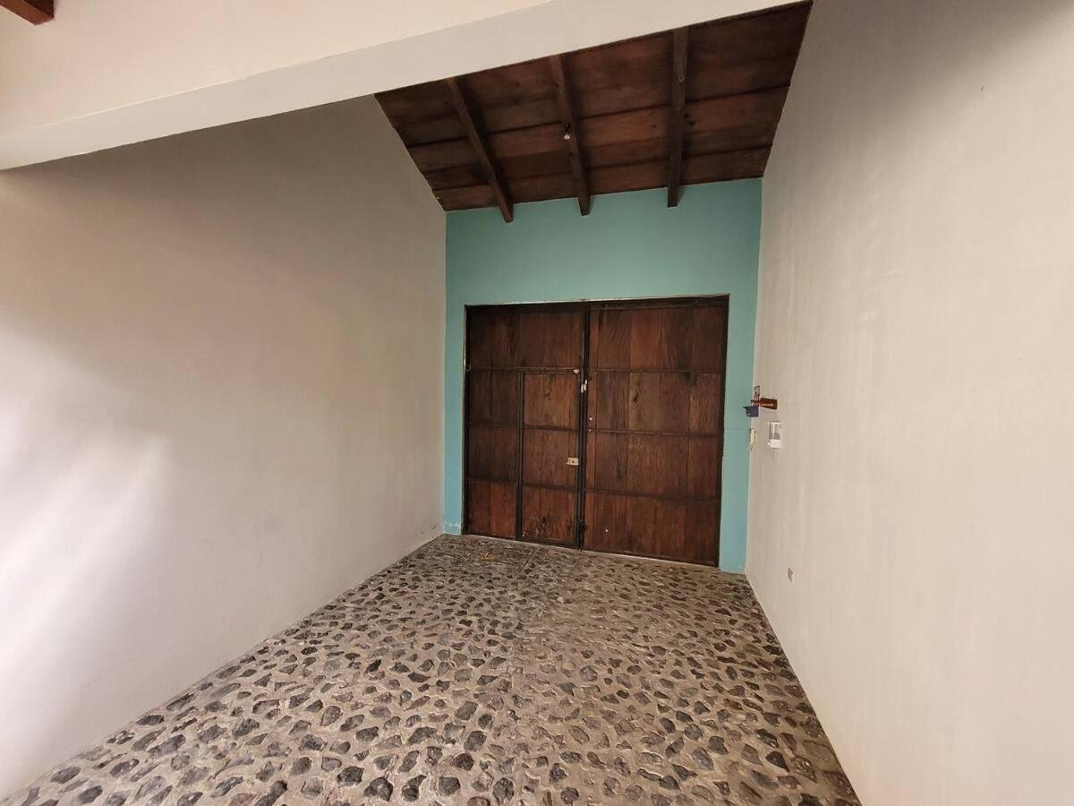Amplia Casa Antigua Guatemala Con Pergola Y Jardin别墅 外观 照片