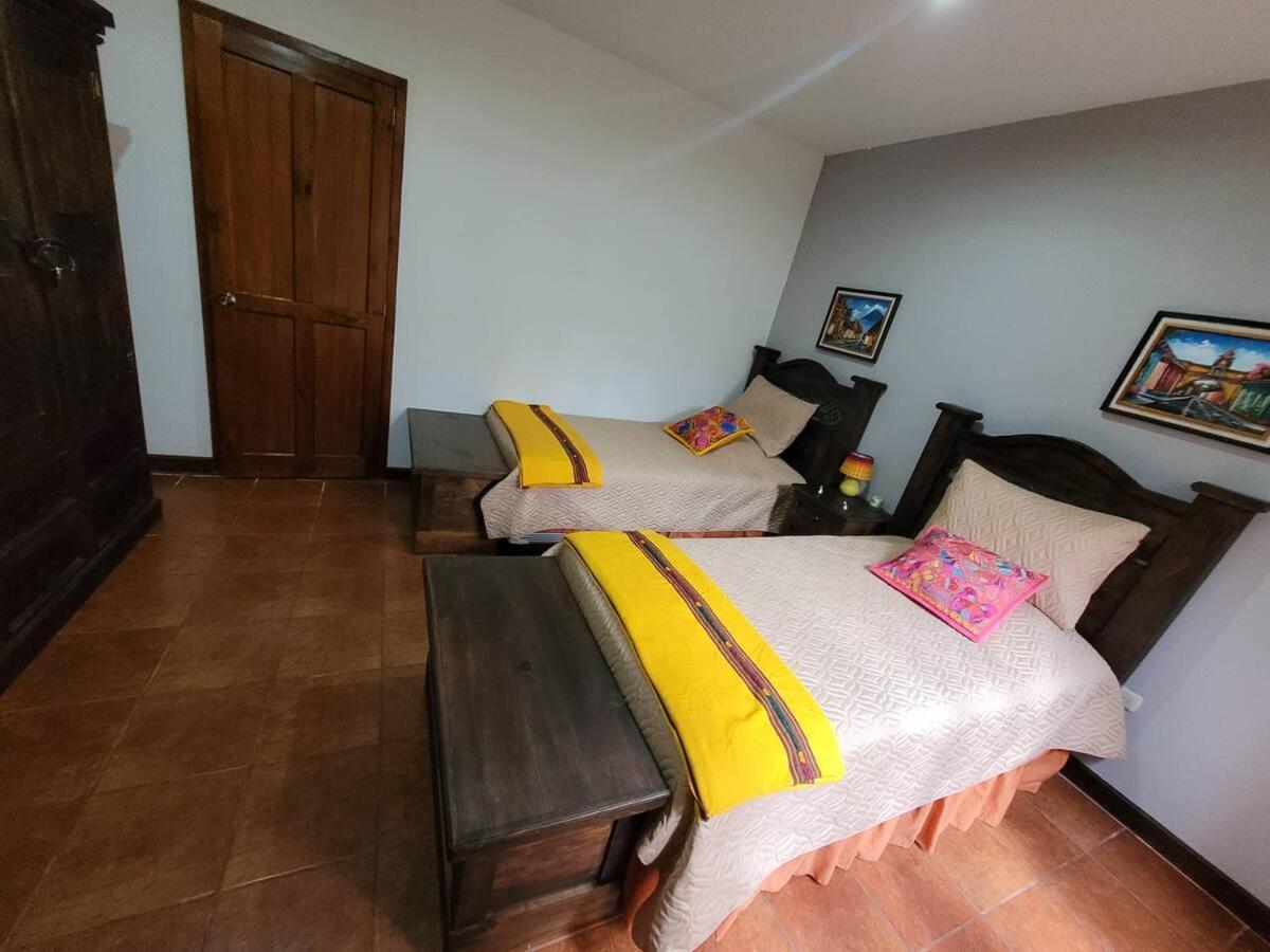 Amplia Casa Antigua Guatemala Con Pergola Y Jardin别墅 外观 照片